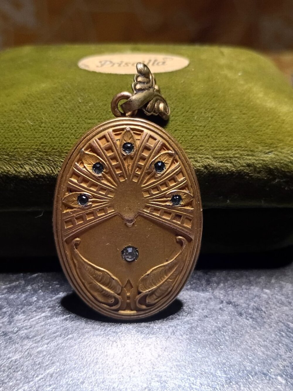 Antique victorian style gold filled locket